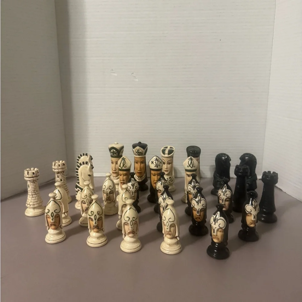 Vintage Ceramic Duncan Mold Hand-painted Chess Set - Picture 3 of 11